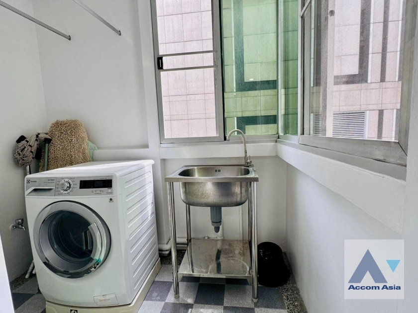unit 2 Bedrooms  Condominium For Rent & Sale in Ploenchit, Bangkok  near BTS Ploenchit (AA19724)