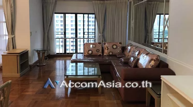  3 Bedrooms  Apartment For Rent in Ploenchit, Bangkok  near BTS Chitlom (AA19727)