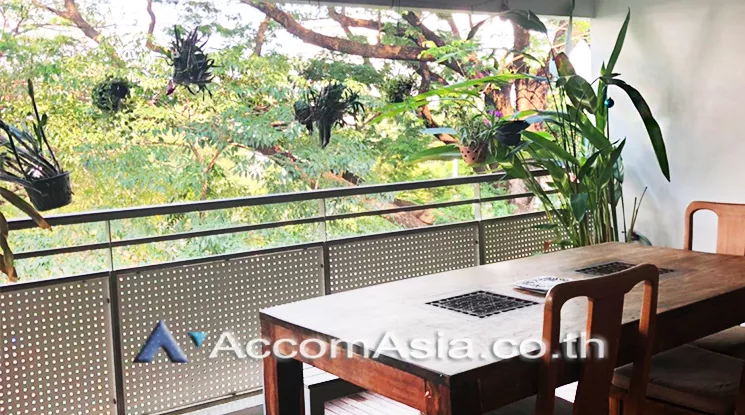 Big Balcony |  Low rise - Cozy Apartment Apartment  4 Bedroom for Rent BTS Chong Nonsi in Sathorn Bangkok