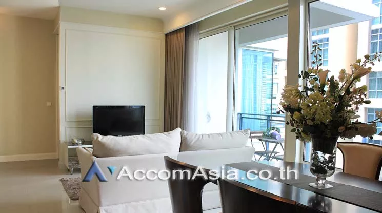  2 Bedrooms  Condominium For Rent in Ploenchit, Bangkok  near BTS Chitlom (AA19759)