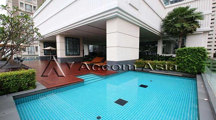 unit 2 Bedrooms  Condominium For Rent in Ploenchit, Bangkok  near BTS Chitlom (AA19763)