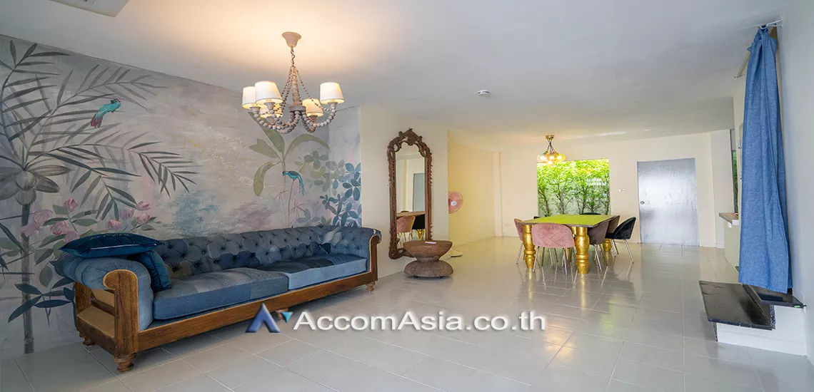 unitHome Office |  4 Bedrooms  House For Rent & Sale in Sukhumvit, Bangkok  near BTS Phrom Phong (AA19790)