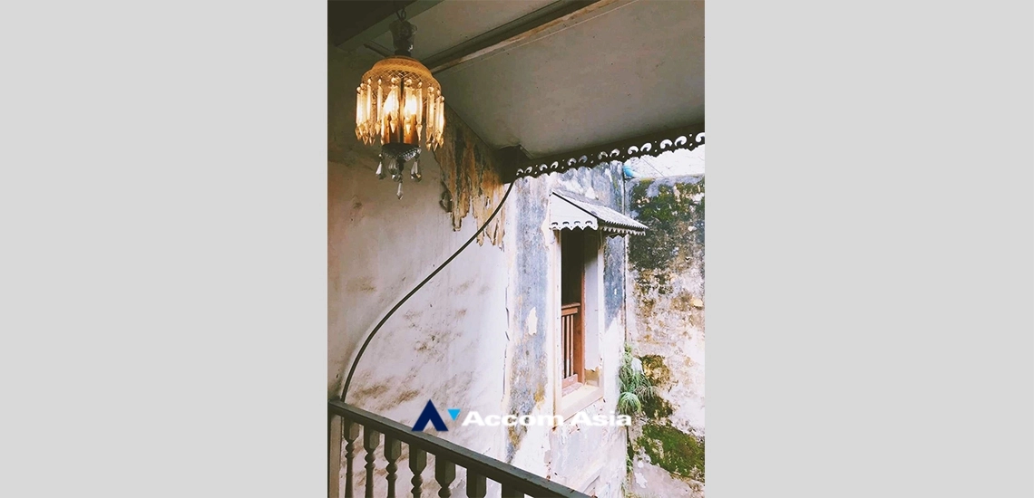 8  3 br House for rent and sale in Silom ,Bangkok MRT Hua Lamphong AA19791