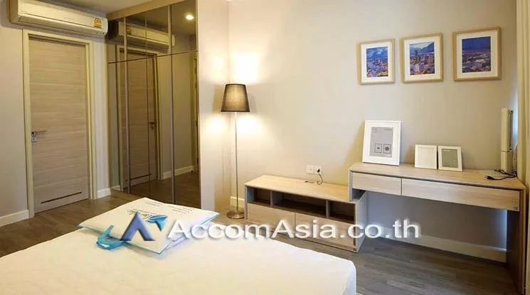  1 Bedroom  Condominium For Rent in Silom, Bangkok  near BTS Surasak (AA19848)