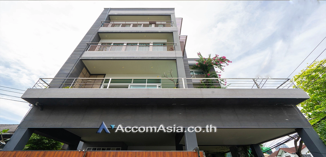 Home Office, Huge Terrace, Private Swimming Pool, Pet friendly house for sale in Sukhumvit, Bangkok Code AA19942