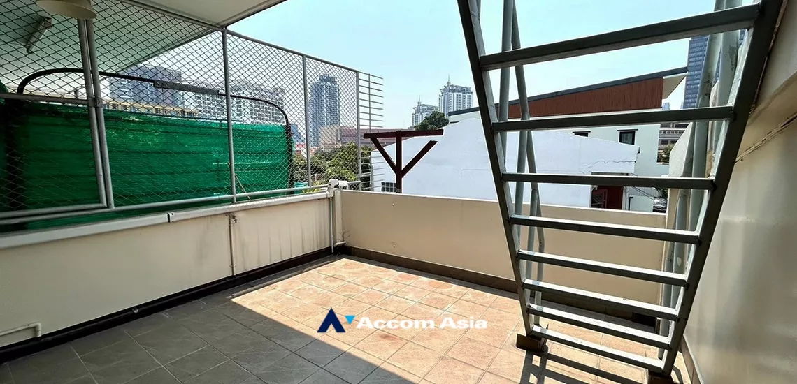 12  5 br Townhouse For Rent in Sukhumvit ,Bangkok BTS Ekkamai AA19964
