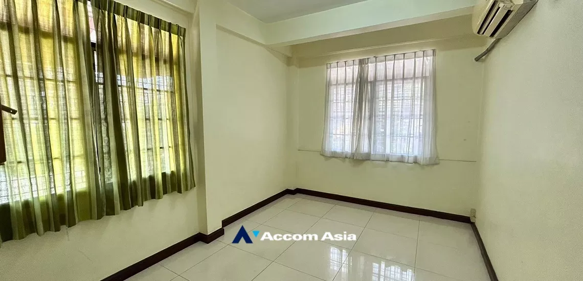 8  5 br Townhouse For Rent in Sukhumvit ,Bangkok BTS Ekkamai AA19964