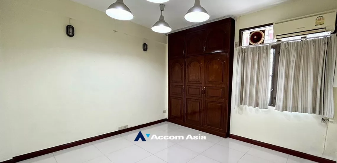 11  5 br Townhouse For Rent in Sukhumvit ,Bangkok BTS Ekkamai AA19964