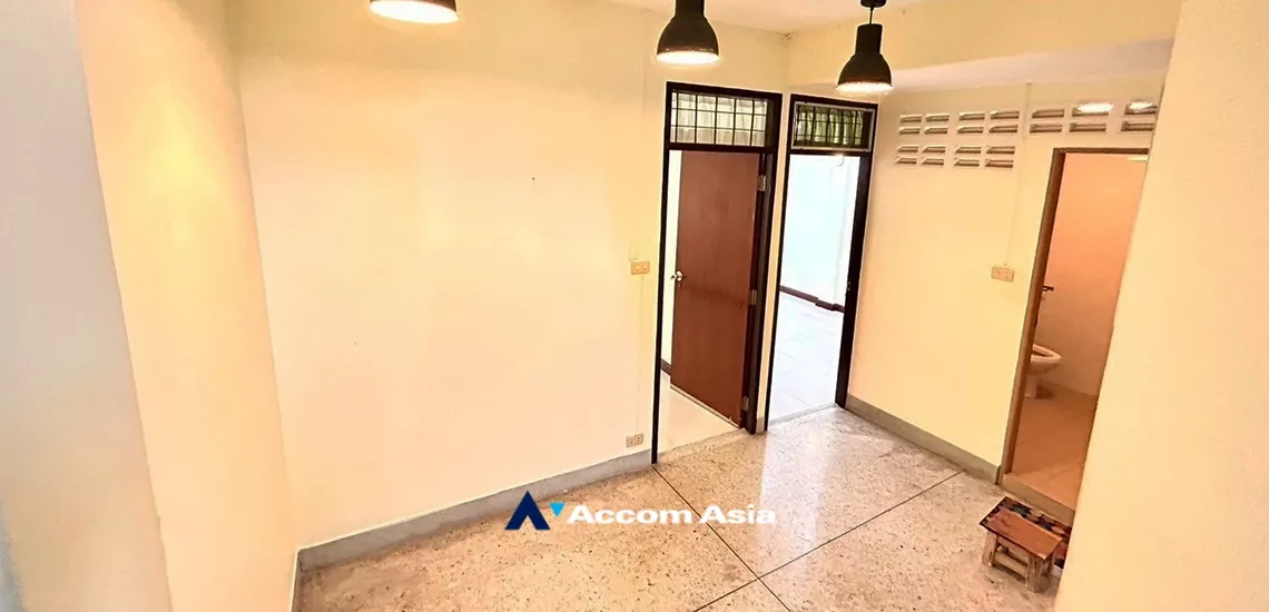 18  5 br Townhouse For Rent in Sukhumvit ,Bangkok BTS Ekkamai AA19964