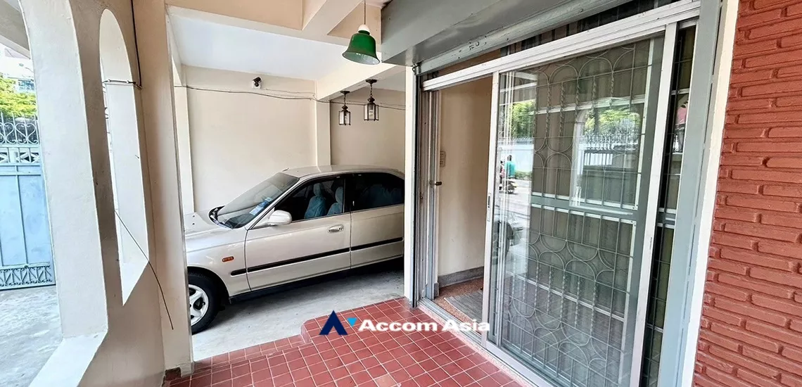 unitHome Office |  5 Bedrooms  Townhouse For Rent in Sukhumvit, Bangkok  near BTS Ekkamai (AA19964)