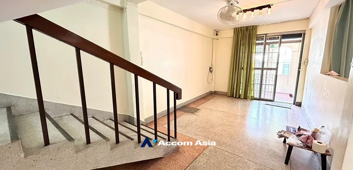unitHome Office |  5 Bedrooms  Townhouse For Rent in Sukhumvit, Bangkok  near BTS Ekkamai (AA19964)
