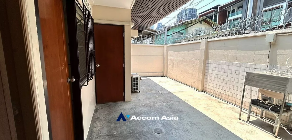 19  5 br Townhouse For Rent in Sukhumvit ,Bangkok BTS Ekkamai AA19964