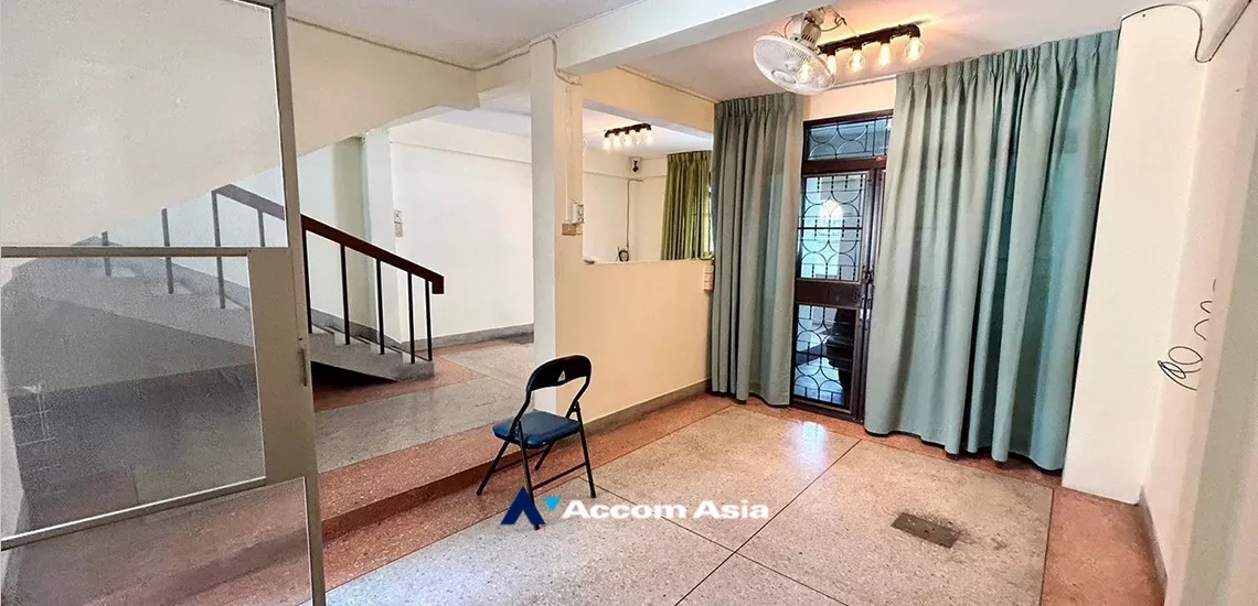 5  5 br Townhouse For Rent in Sukhumvit ,Bangkok BTS Ekkamai AA19964
