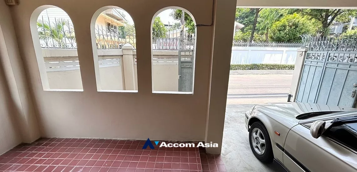  1  5 br Townhouse For Rent in Sukhumvit ,Bangkok BTS Ekkamai AA19964