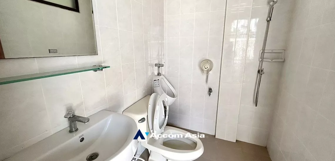 16  5 br Townhouse For Rent in Sukhumvit ,Bangkok BTS Ekkamai AA19964