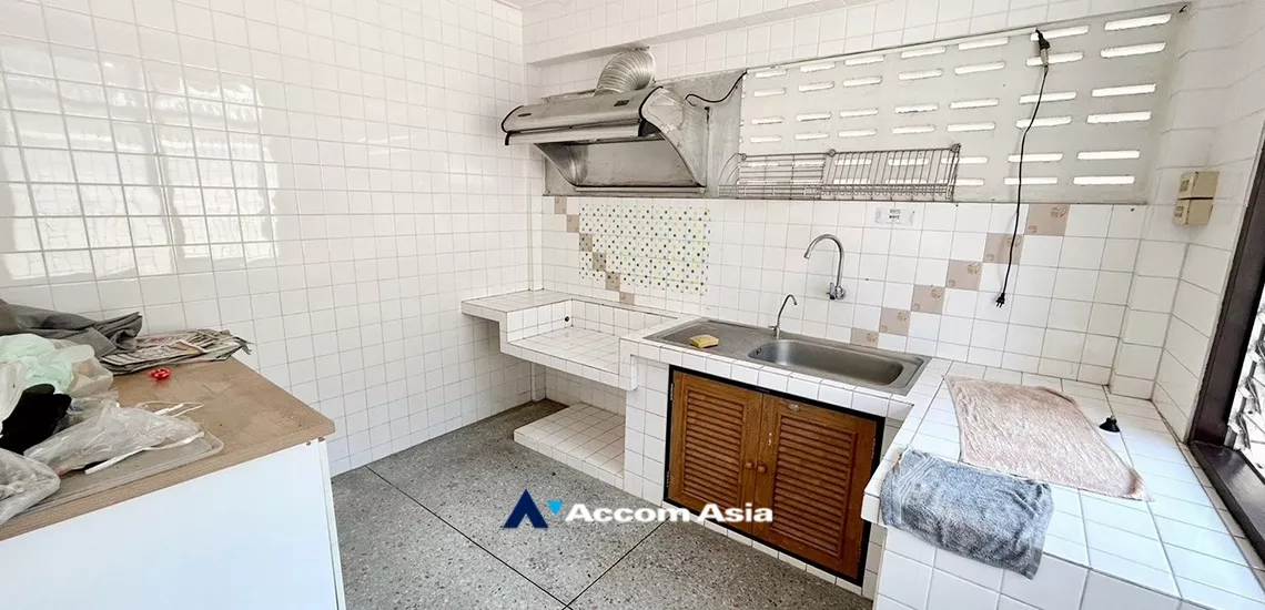 6  5 br Townhouse For Rent in Sukhumvit ,Bangkok BTS Ekkamai AA19964