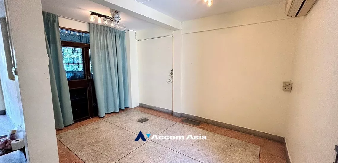 unitHome Office |  5 Bedrooms  Townhouse For Rent in Sukhumvit, Bangkok  near BTS Ekkamai (AA19964)