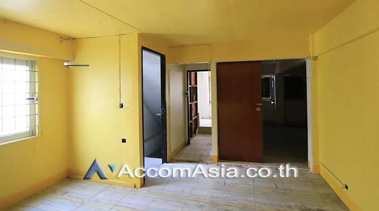  1  Shophouse For Rent in Sukhumvit ,Bangkok BTS Ekkamai AA19975