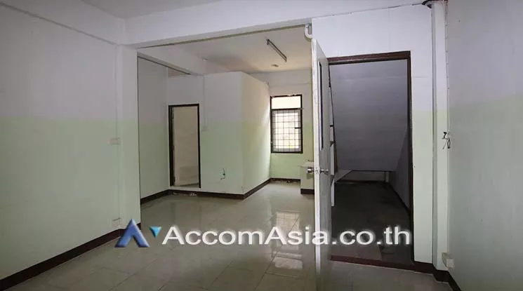 9  Shophouse For Rent in Sukhumvit ,Bangkok BTS Ekkamai AA19975