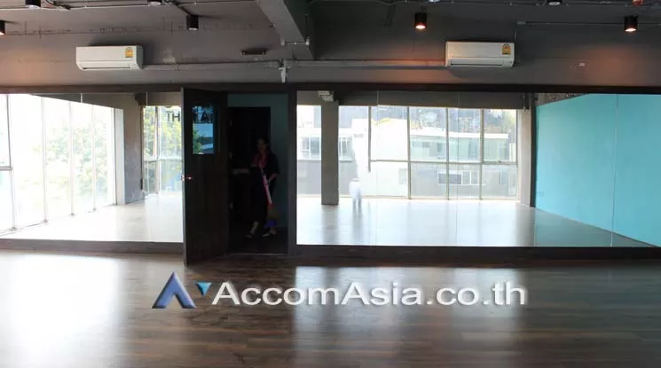 unit Retail / showroom For Rent in Sukhumvit, Bangkok  near BTS Thong Lo (AA20041)