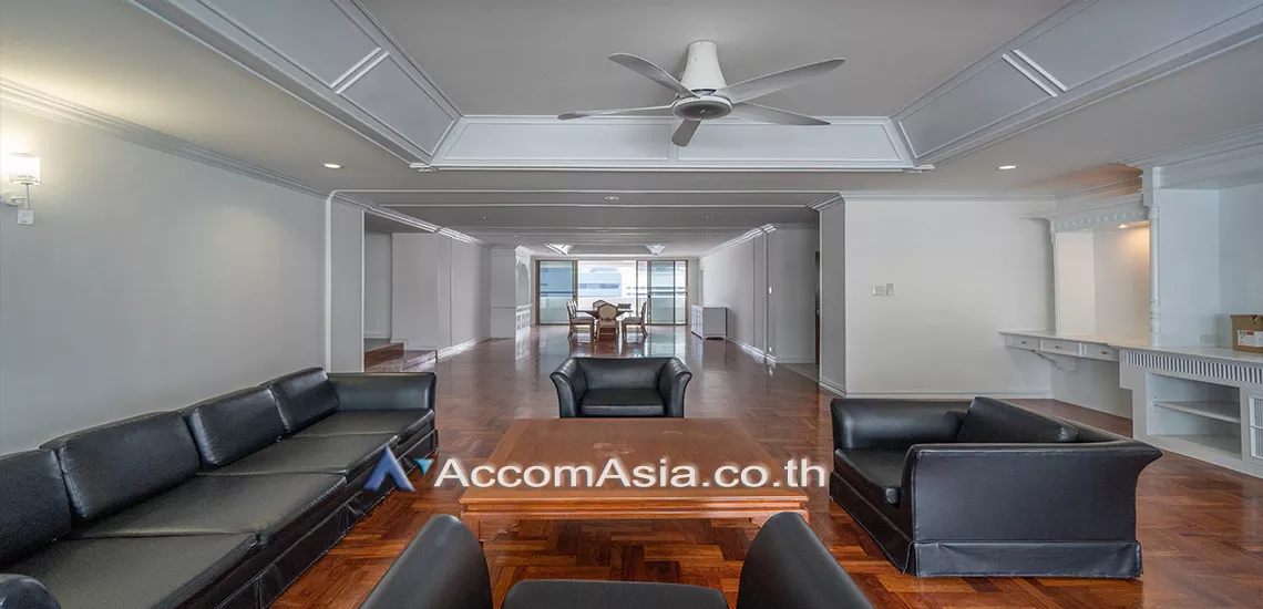 Pet friendly |  Family-Friendly 360 SQ.M. Residence Near Terminal 21 Apartment  3 Bedroom for Rent MRT Sukhumvit in Sukhumvit Bangkok