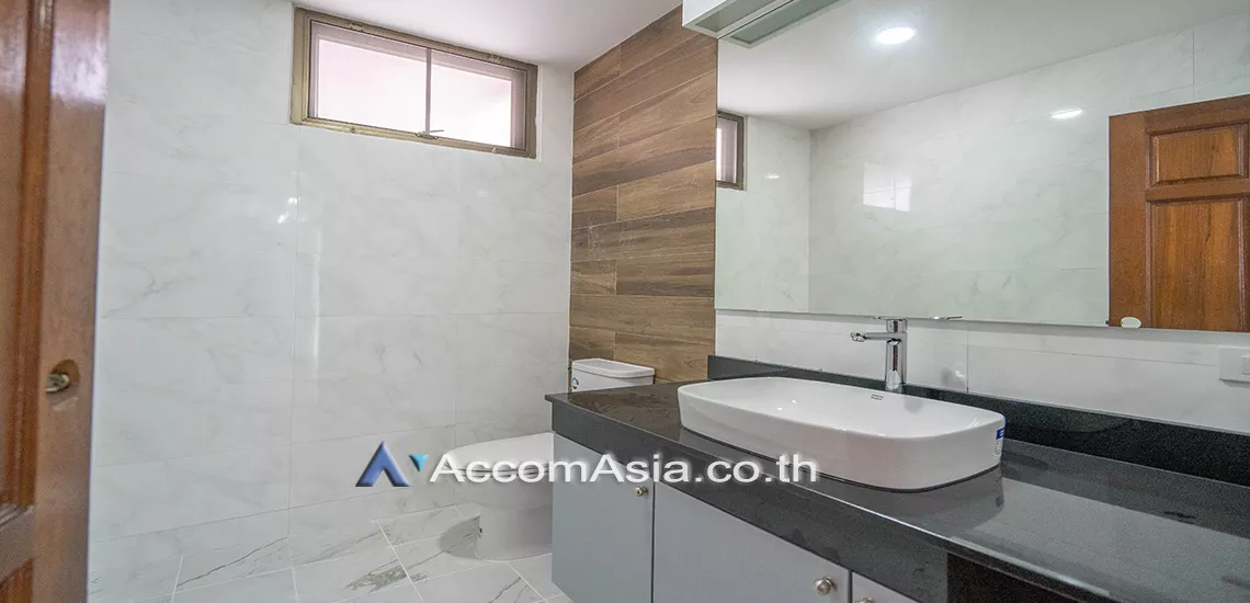 10  3 br Apartment For Rent in Sukhumvit ,Bangkok BTS Asok - MRT Sukhumvit at Family-Friendly 360 SQ.M. Residence Near Terminal 21 AA20054
