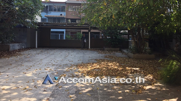  2  House For Rent in Sukhumvit ,Bangkok BTS Ekkamai AA20078