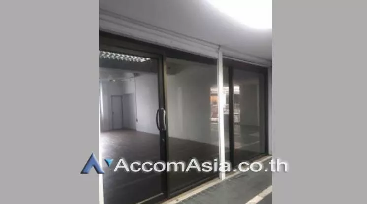  1  Office Space For Sale in Sukhumvit ,Bangkok BTS Ekkamai at Modern Town Building AA20100