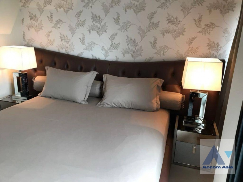 unit 2 Bedrooms  Condominium For Rent in Ploenchit, Bangkok  near BTS Ploenchit (AA20106)