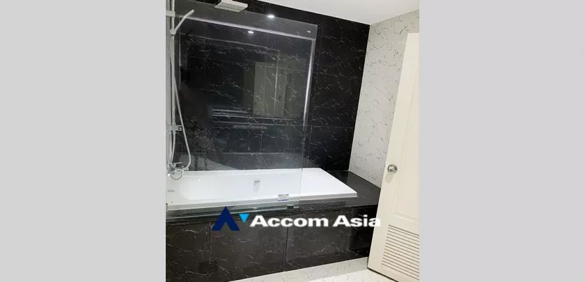 5  1 br Condominium For Rent in Silom ,Bangkok BTS Surasak at Nusa State Tower AA20135