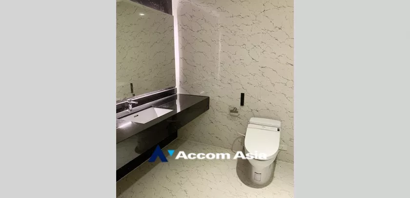 8  1 br Condominium For Rent in Silom ,Bangkok BTS Surasak at Nusa State Tower AA20135