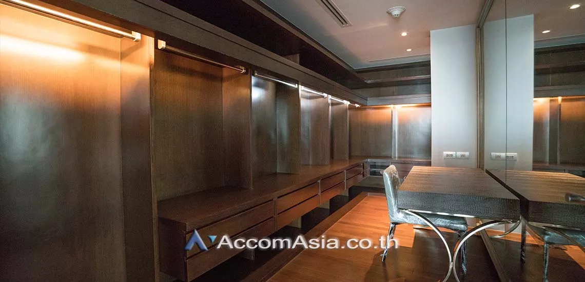 15  4 br Condominium For Rent in Ploenchit ,Bangkok BTS Ratchadamri at The Residences at The St. Regis Bangkok AA20144