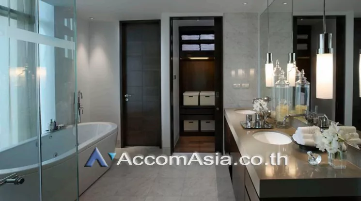5  4 br Condominium For Rent in Ploenchit ,Bangkok BTS Ratchadamri at The St. Regis Bangkok (Residences) AA20146