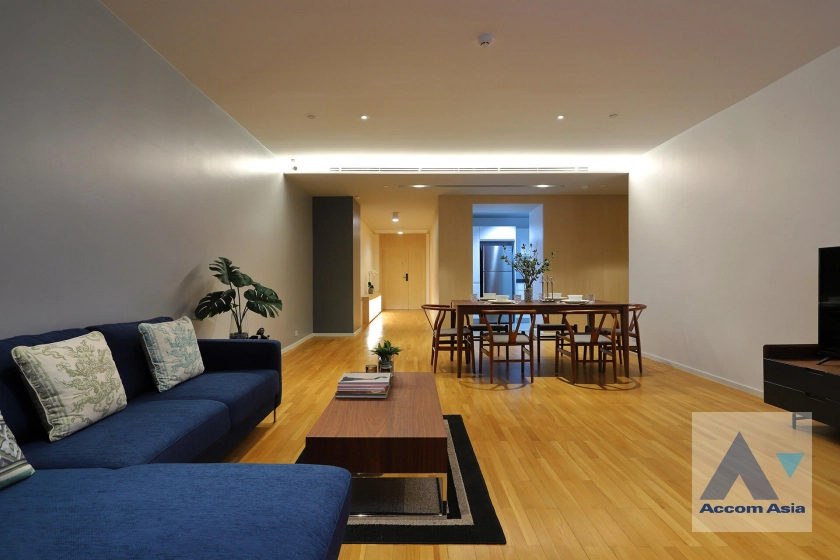 Pet friendly |  High-Rise Serviced Apartment Near The Em District Apartment  2 Bedroom for Sale & Rent BTS Phrom Phong in Sukhumvit Bangkok