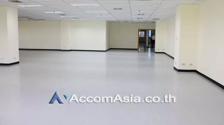  Office space For Rent in Ploenchit, Bangkok  near BTS Ratchadamri (AA20155)