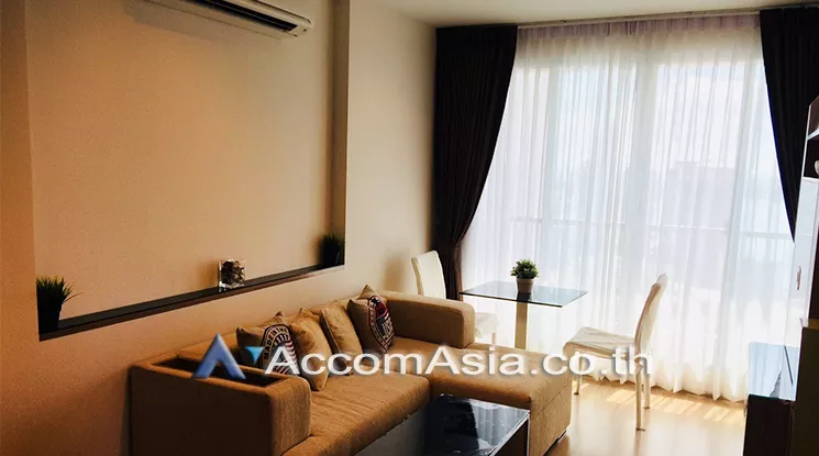 unit 1 Bedroom  Condominium For Rent in Sathorn, Bangkok  near BTS Saphan Taksin (AA20164)