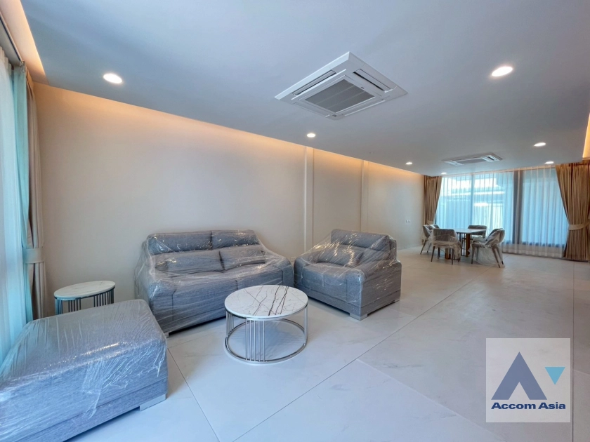 Newly renovated, Common Pool, Pet friendly |  KLANG Nivas Townhouse  3 Bedroom for Sale & Rent BTS Phrom Phong in Sukhumvit Bangkok