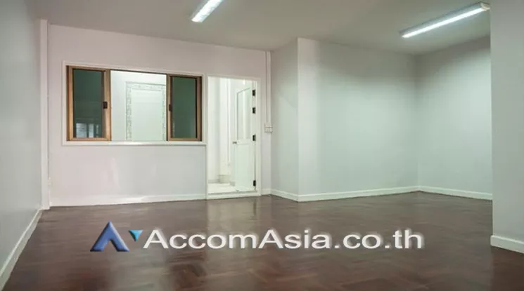 Home Office |  3 Bedrooms  House For Rent & Sale in Sukhumvit, Bangkok  near BTS Phra khanong (AA20226)
