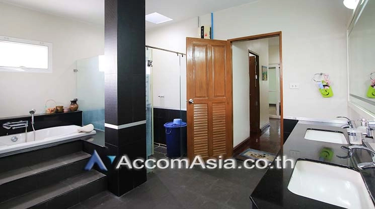 24  4 br House for rent and sale in Bang Na ,Bangkok BTS Bearing AA20243