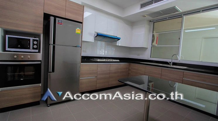  3 Bedrooms  Apartment For Rent in Sukhumvit, Bangkok  near BTS Nana (AA20256)