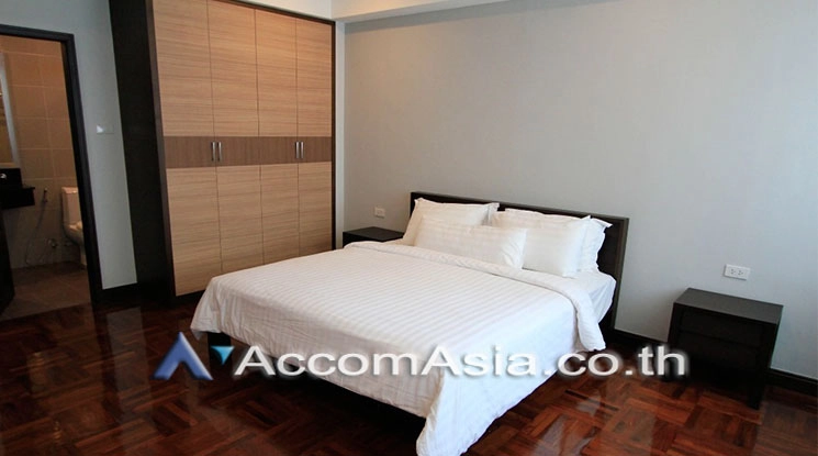 unit 3 Bedrooms  Apartment For Rent in Sukhumvit, Bangkok  near BTS Nana (AA20256)