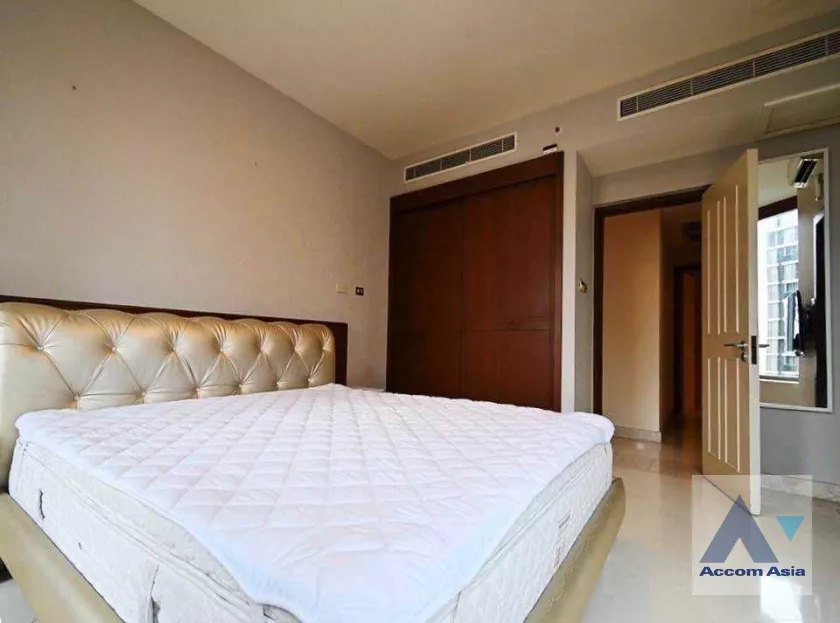 Pet friendly |  3 Bedrooms  Condominium For Rent in Ploenchit, Bangkok  near BTS Ploenchit (AA20285)