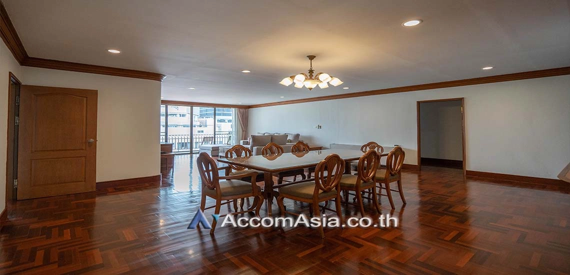 unit 4 Bedrooms  Apartment For Rent in Sukhumvit, Bangkok  near BTS Phrom Phong (10301)