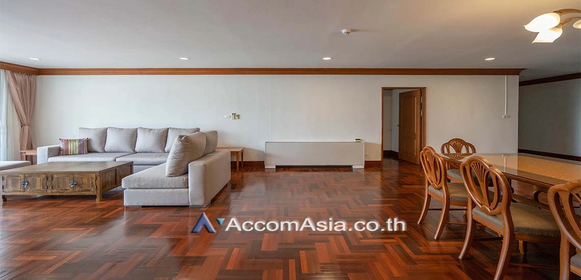  4 Bedrooms  Apartment For Rent in Sukhumvit, Bangkok  near BTS Phrom Phong (10301)