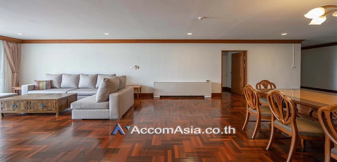 unit 4 Bedrooms  Apartment For Rent in Sukhumvit, Bangkok  near BTS Phrom Phong (10301)