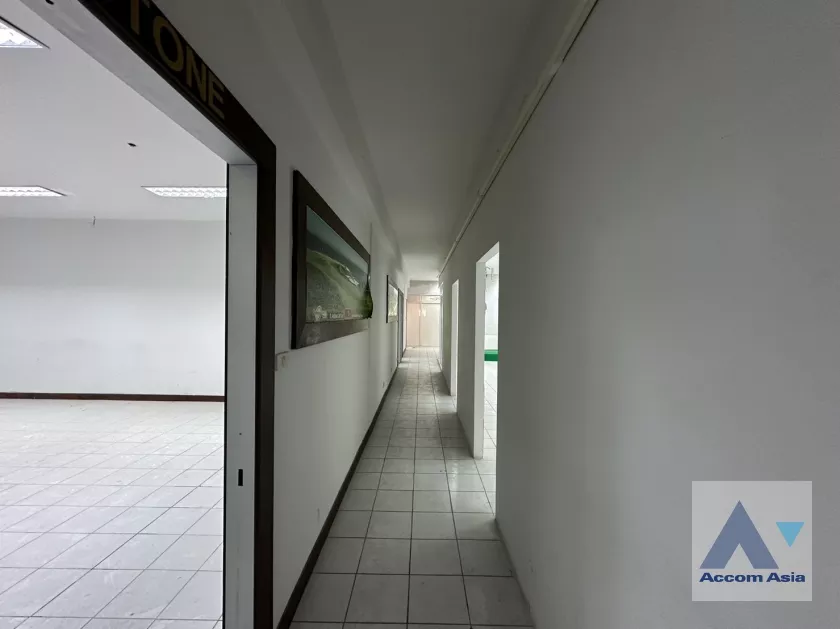 office space for rent in Sukhumvit at The Trendy Sukhumvit 13, Bangkok Code AA20314