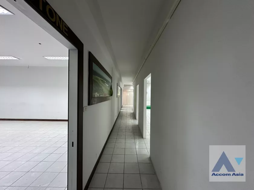  Office space For Rent in Sukhumvit, Bangkok  near BTS Nana (AA20314)