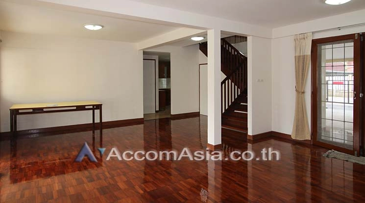 unit 3 Bedrooms  House For Rent & Sale in Sukhumvit, Bangkok  near BTS Phra khanong (60078)