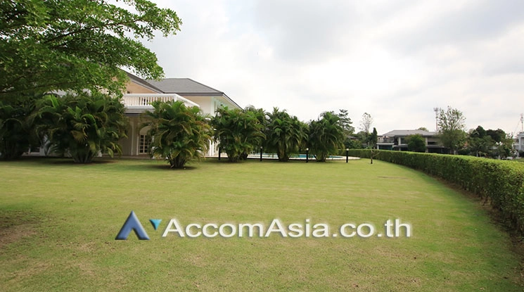 unitPrivate Swimming Pool, Pet friendly | Classic Home with Pool and Expansive Lawn (AA20338)