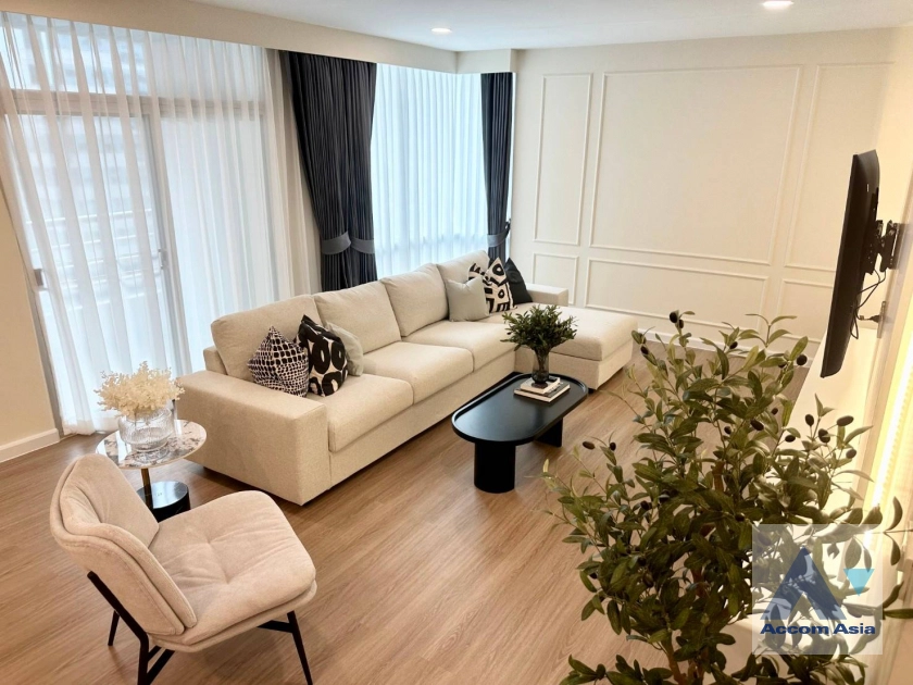 unitPet friendly |  3 Bedrooms  Condominium For Rent in Ploenchit, Bangkok  near BTS Chitlom (21237)